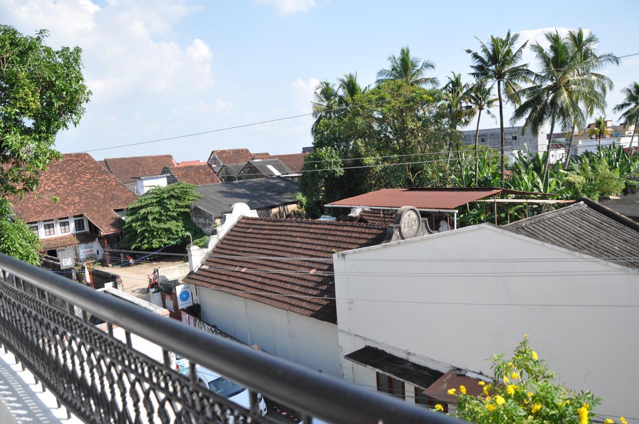 Daffodils Spice Court Hotel Kochi Exterior photo