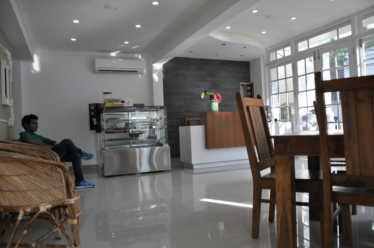 Daffodils Spice Court Hotel Kochi Exterior photo