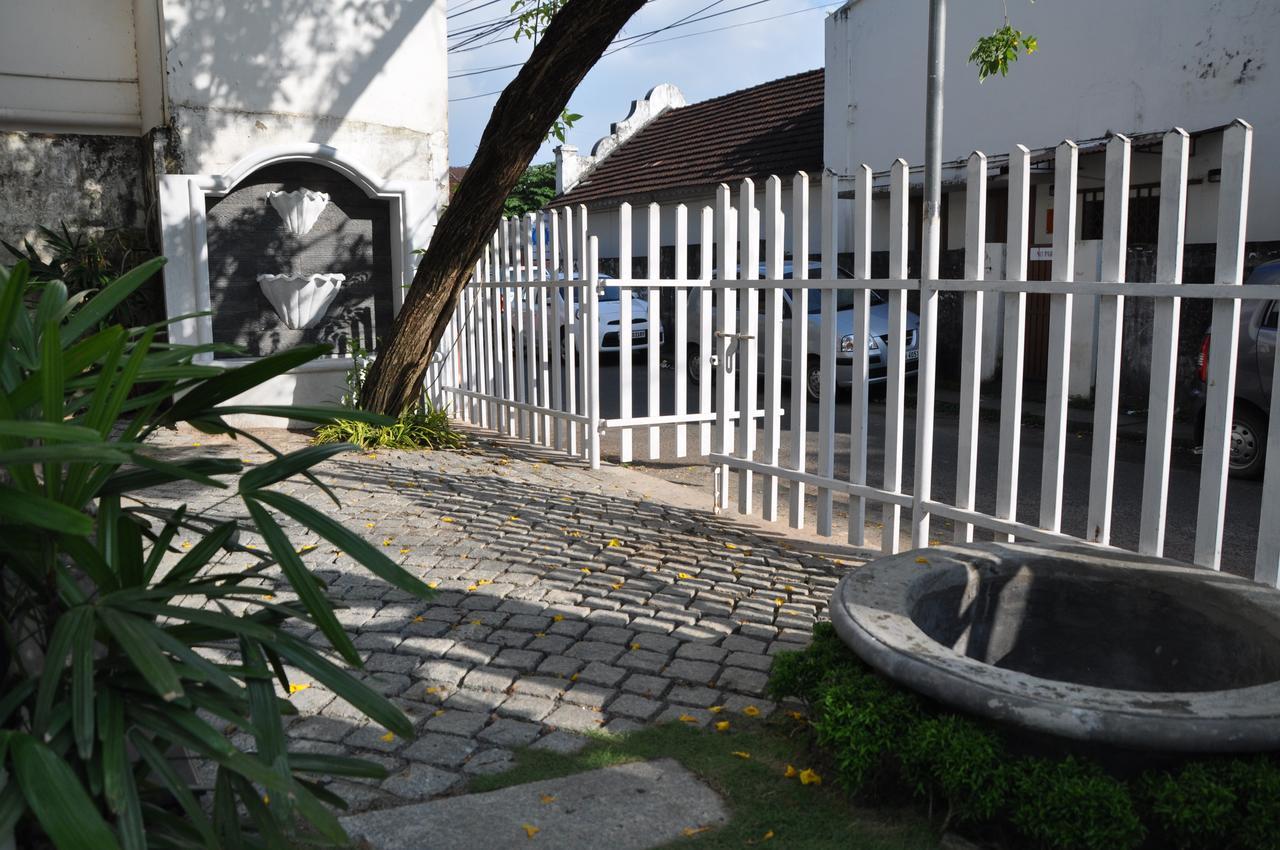 Daffodils Spice Court Hotel Kochi Exterior photo