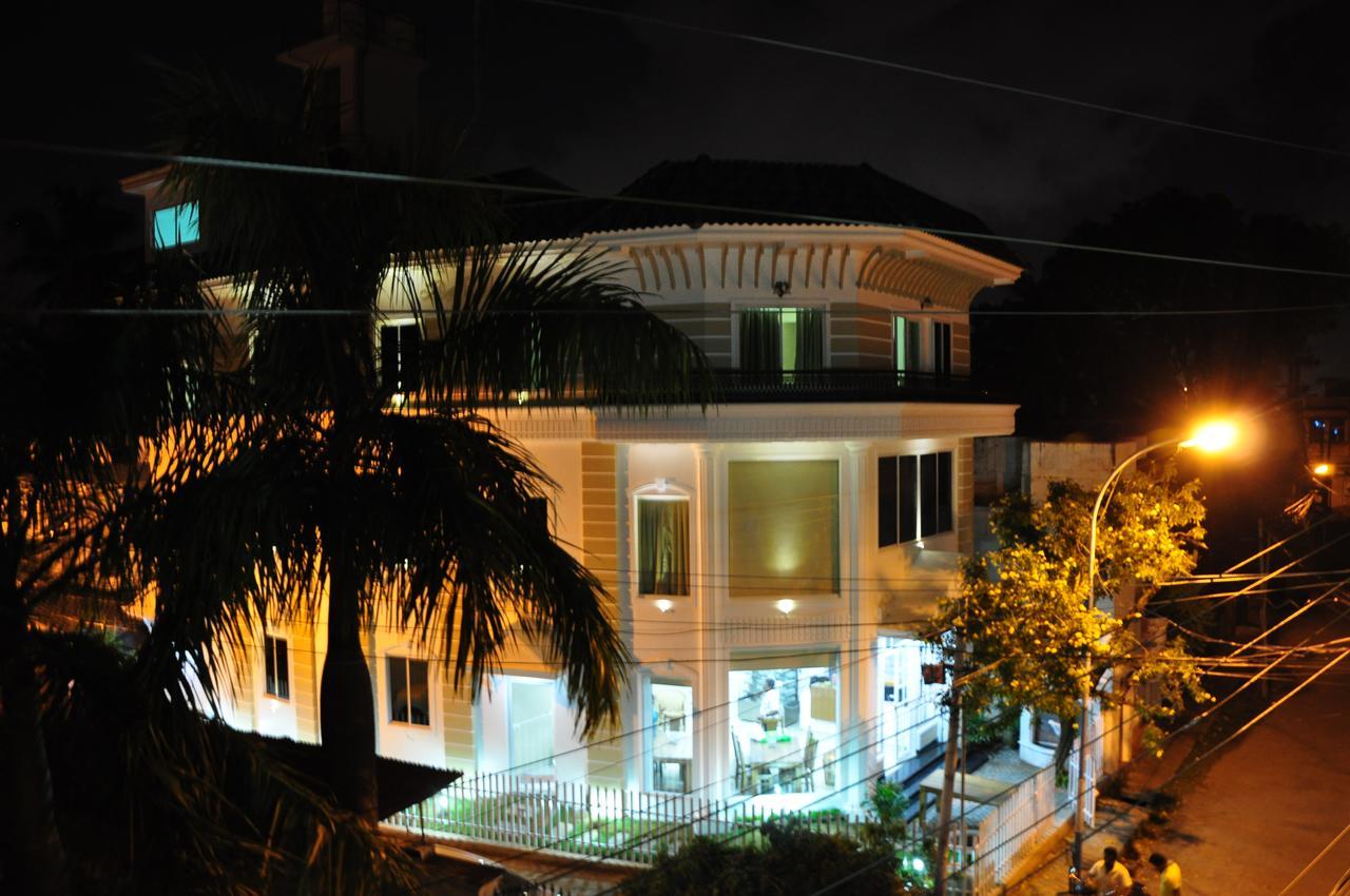Daffodils Spice Court Hotel Kochi Exterior photo