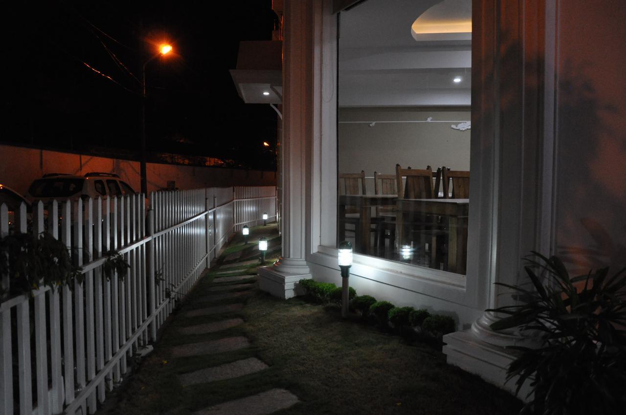 Daffodils Spice Court Hotel Kochi Exterior photo