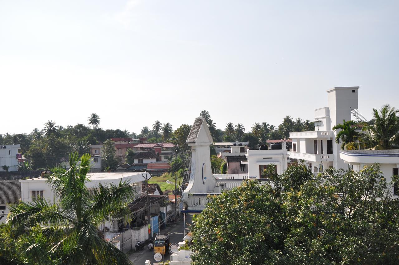Daffodils Spice Court Hotel Kochi Exterior photo