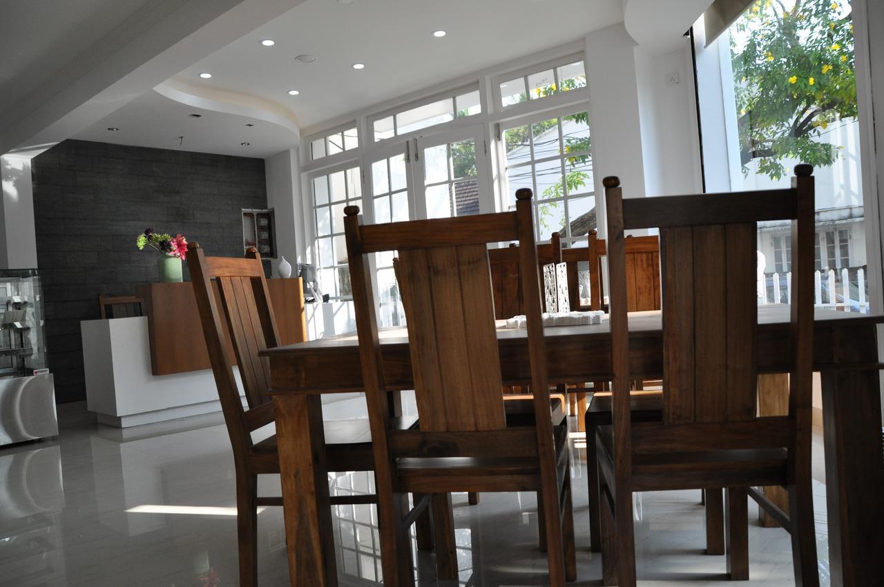 Daffodils Spice Court Hotel Kochi Exterior photo