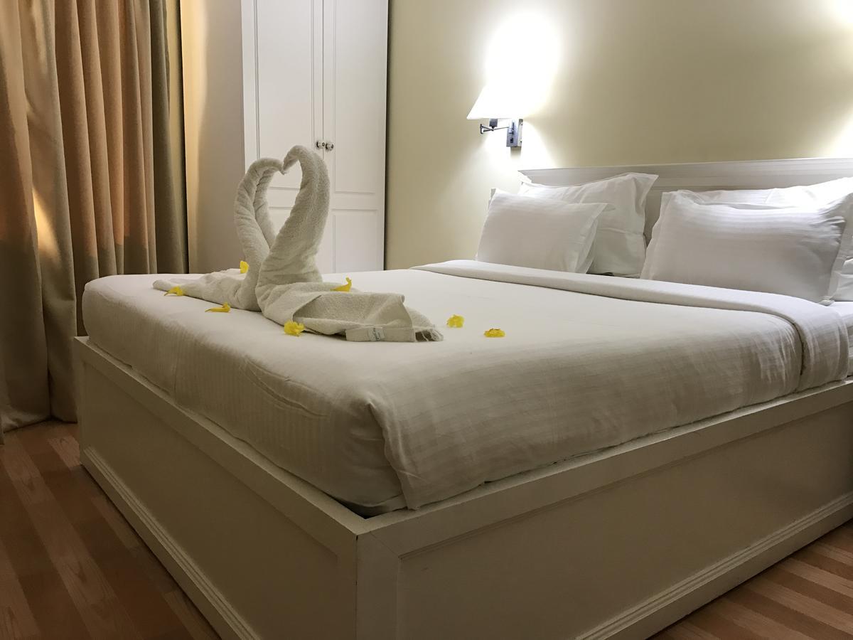 Daffodils Spice Court Hotel Kochi Exterior photo