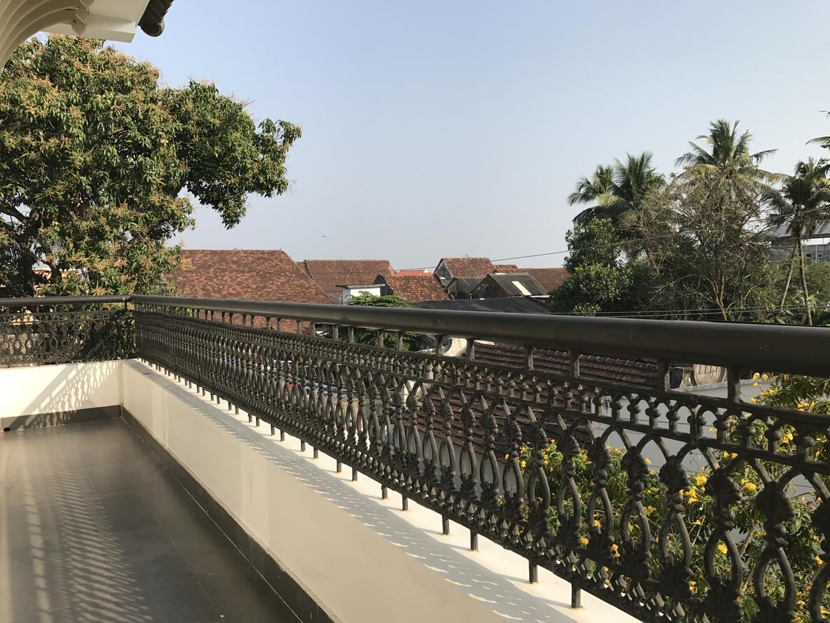 Daffodils Spice Court Hotel Kochi Exterior photo