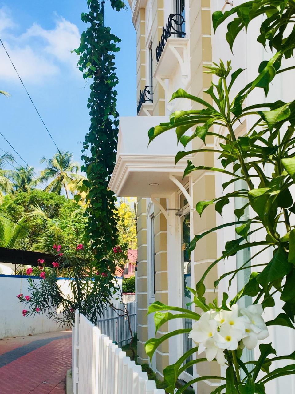 Daffodils Spice Court Hotel Kochi Exterior photo
